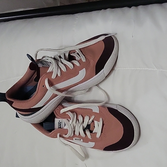 Vans - Picture 2 of 6